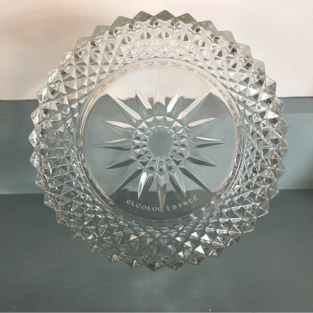 Vintage Diamant Starburst Patterned Brilliant Cut French Arcoroc Round Bowl